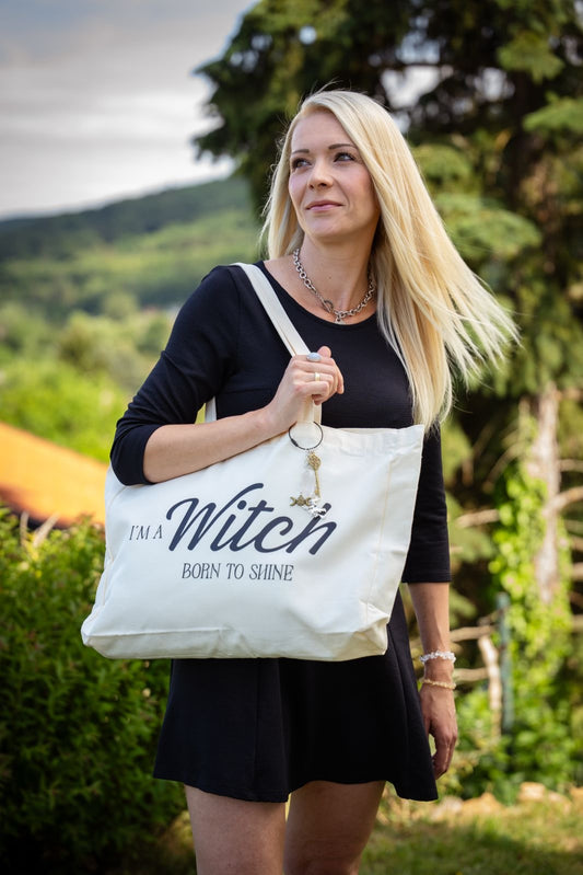 I’m a Witch Born to Shine – Baumwolltasche mit Triple‑Moon‑Talisman