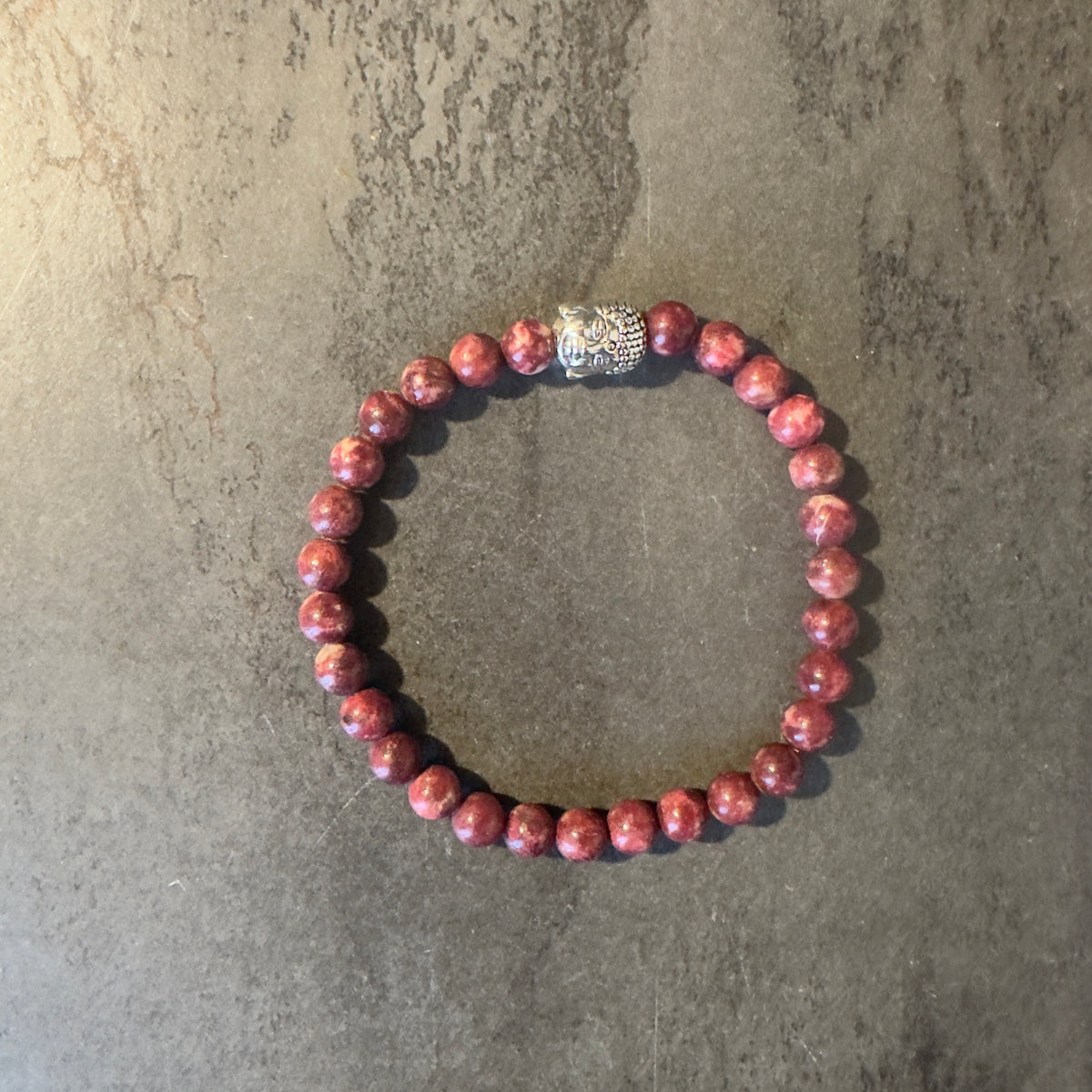 Thulit 6mm Kugelarmband mit Budda Perle – Herzheilung, Selbstliebe und Lebensfreude