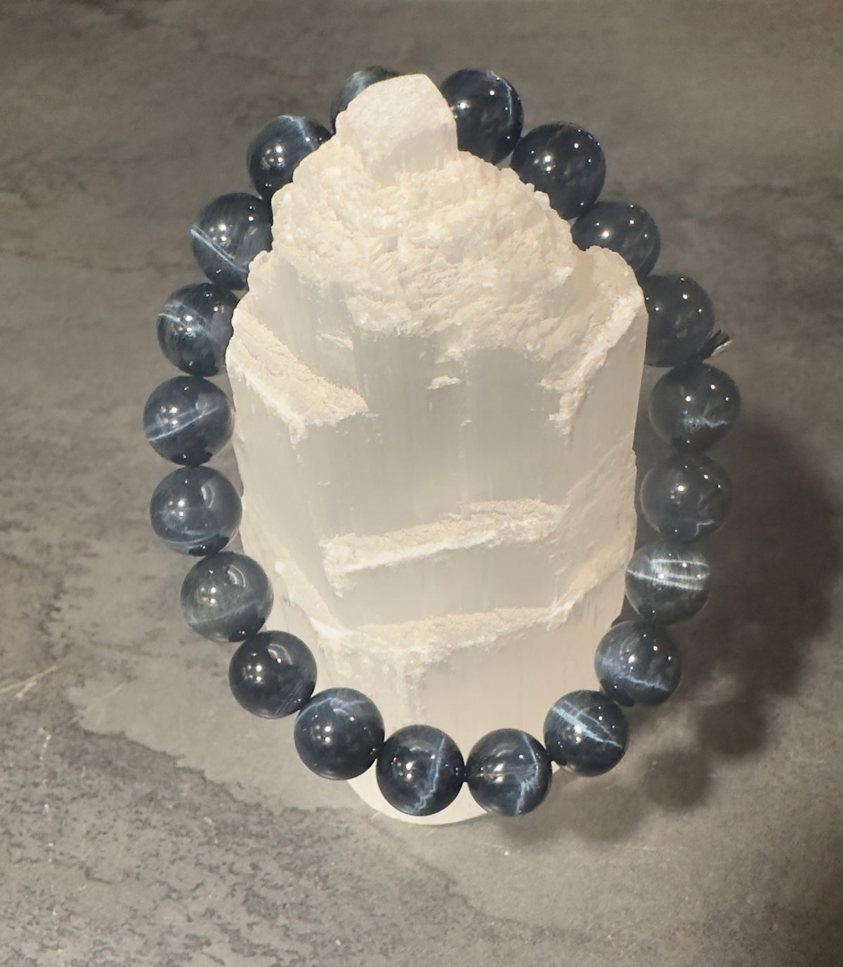 Blaues Tigerauge Armband für Ruhe Klarheit und sanfte Stärke