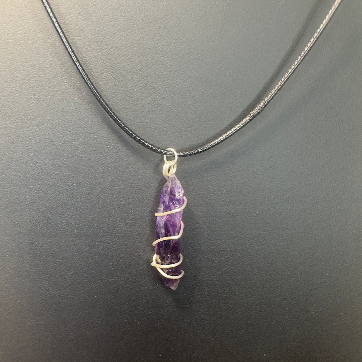 Amethyst Splitter Anhänger mit Kette Schutz, Klarheit & Chakra‑Balance