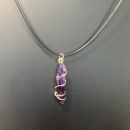 Amethyst Splitter Anhänger mit Kette Schutz, Klarheit & Chakra‑Balance