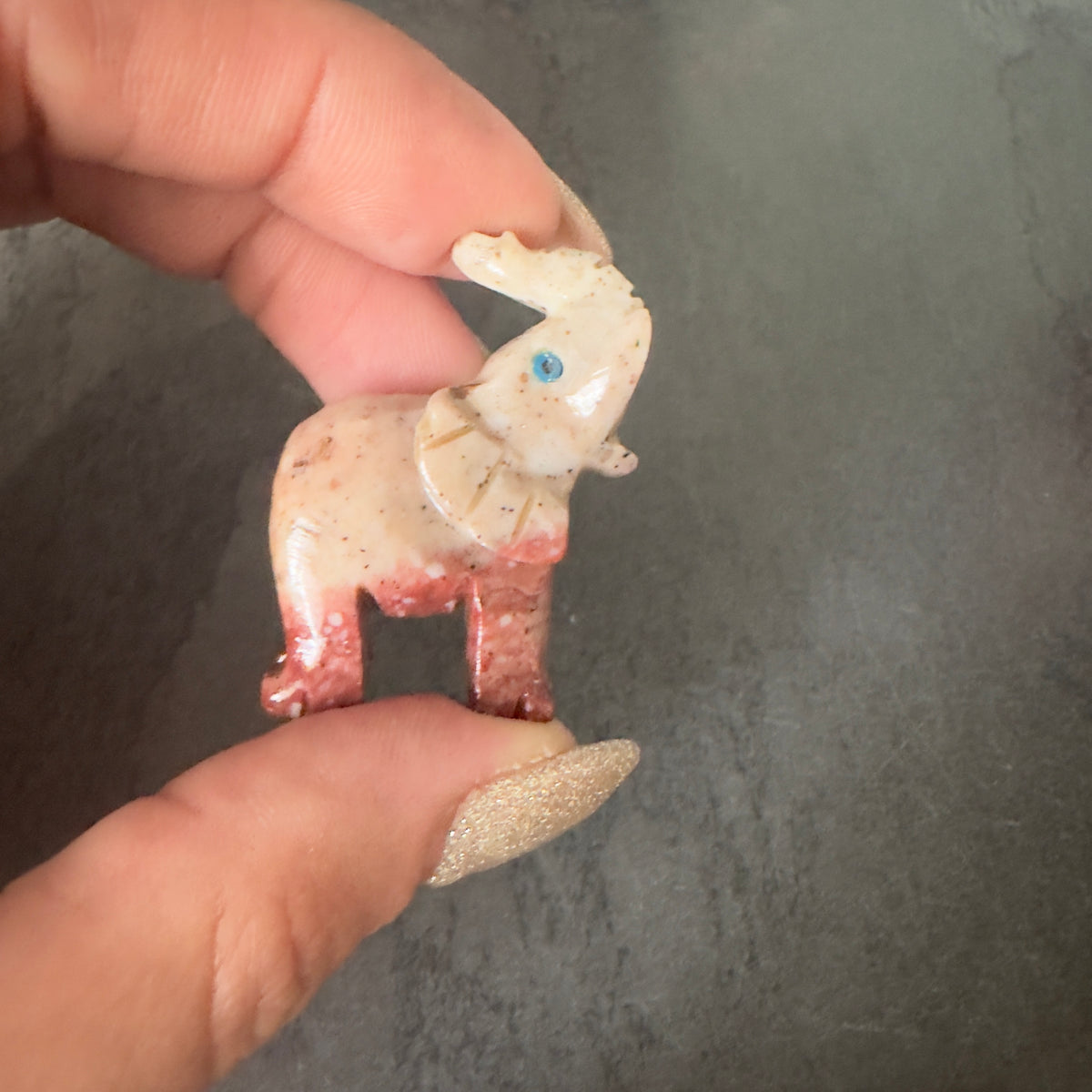 Speckstein Elefant mit erhobenem Rüssel für Glück, Erfolg und Schutz