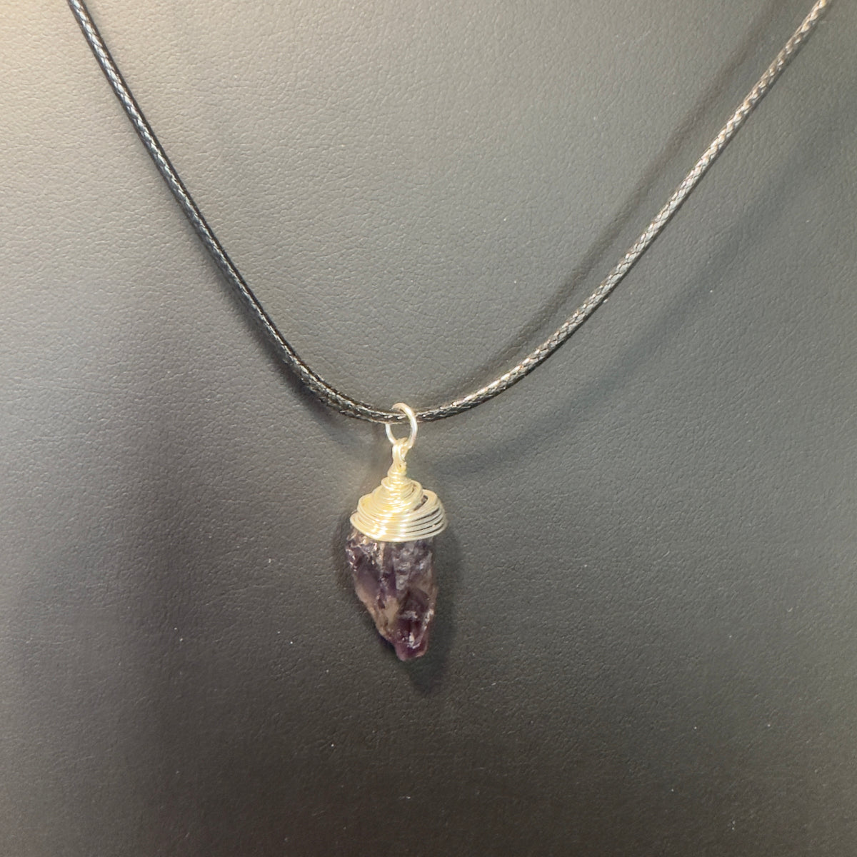 Amethyst Splitter Anhänger mit Kette Schutz, Klarheit & Chakra‑Balance
