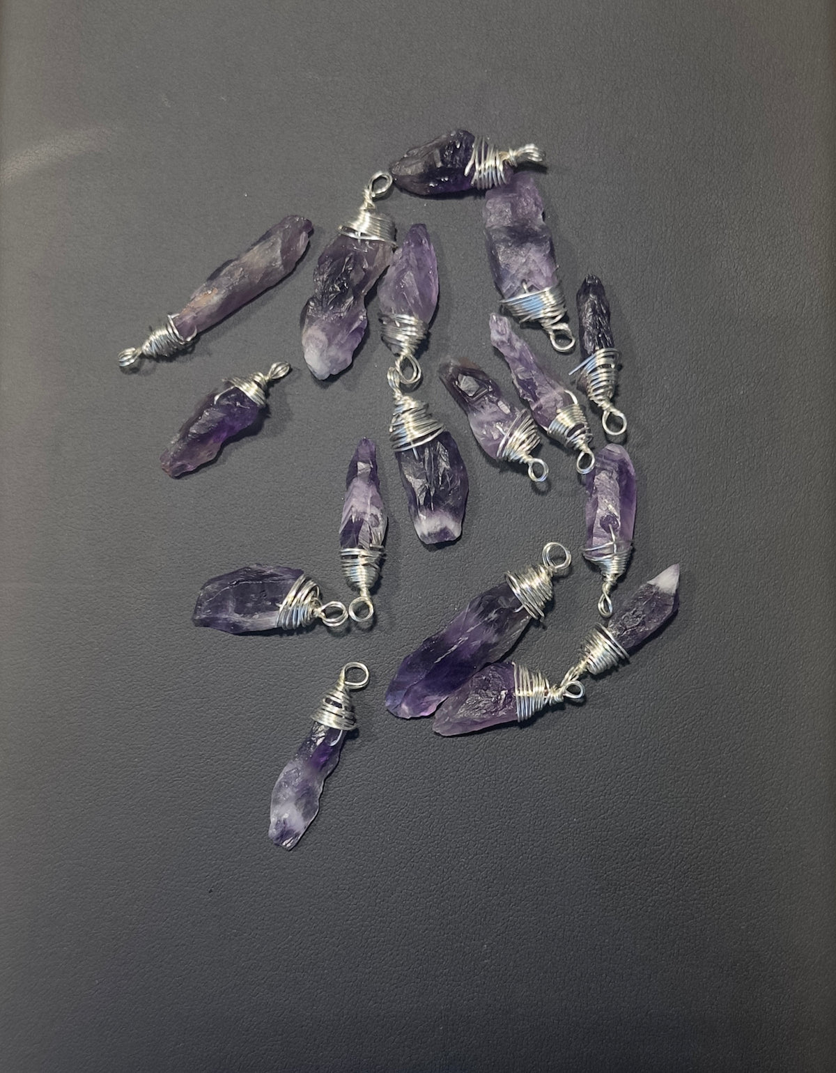 Amethyst Splitter Anhänger mit Kette Schutz, Klarheit & Chakra‑Balance