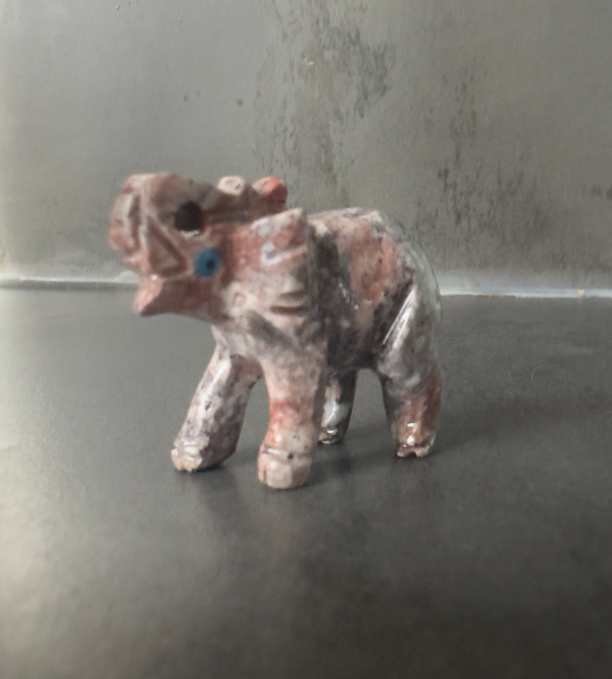 Speckstein Elefant mit erhobenem Rüssel für Glück, Erfolg und Schutz