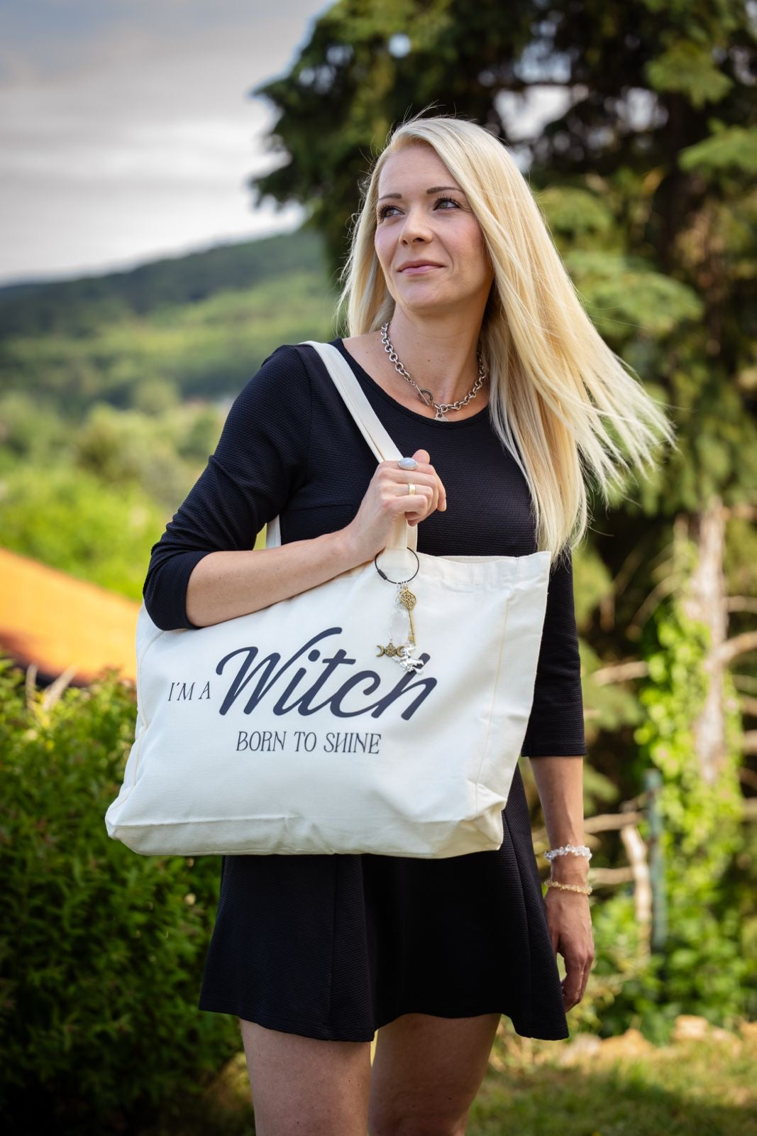I’m a Witch Born to Shine – Baumwolltasche mit Triple‑Moon‑Talisman