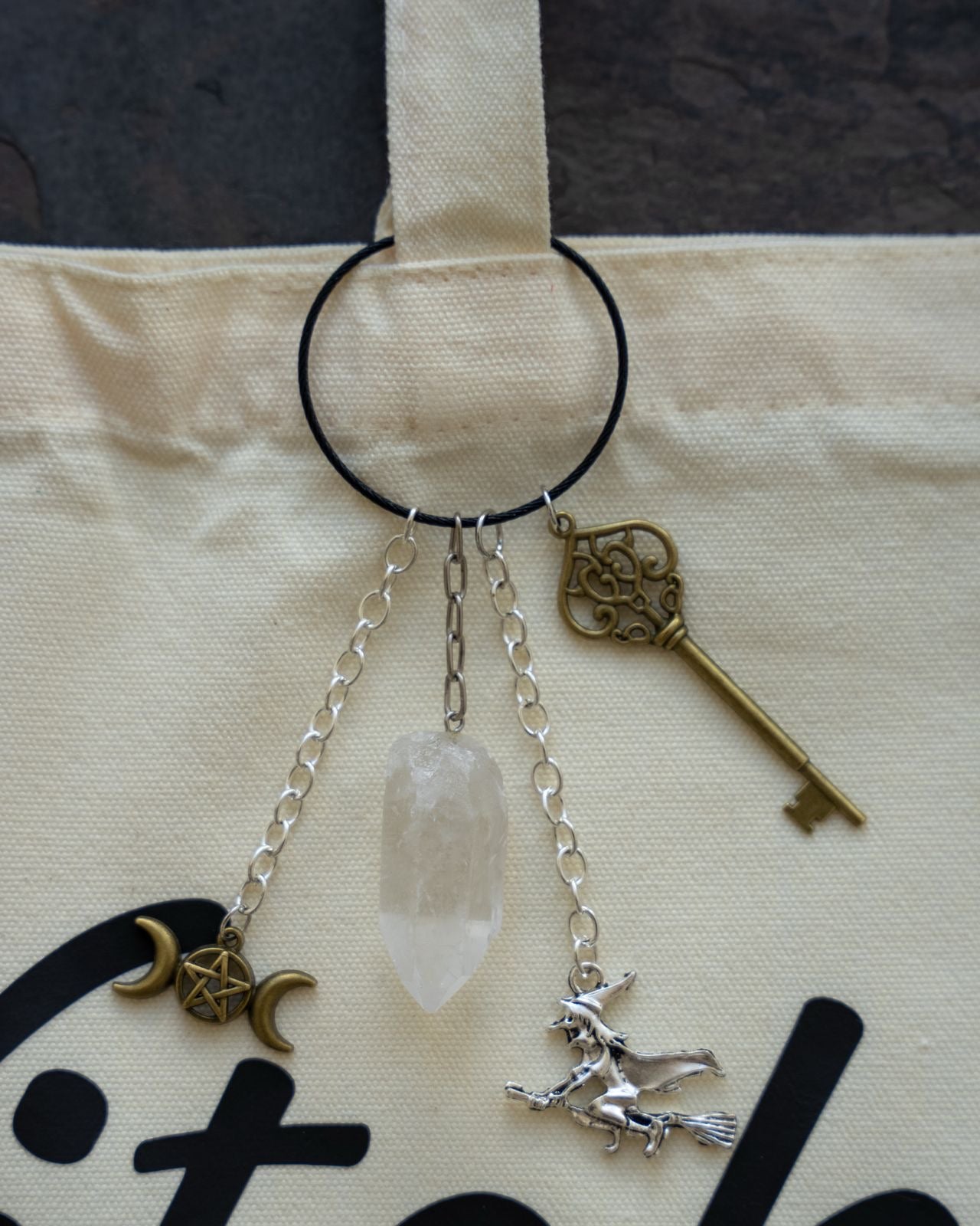 I’m a Witch Born to Shine – Baumwolltasche mit Triple‑Moon‑Talisman