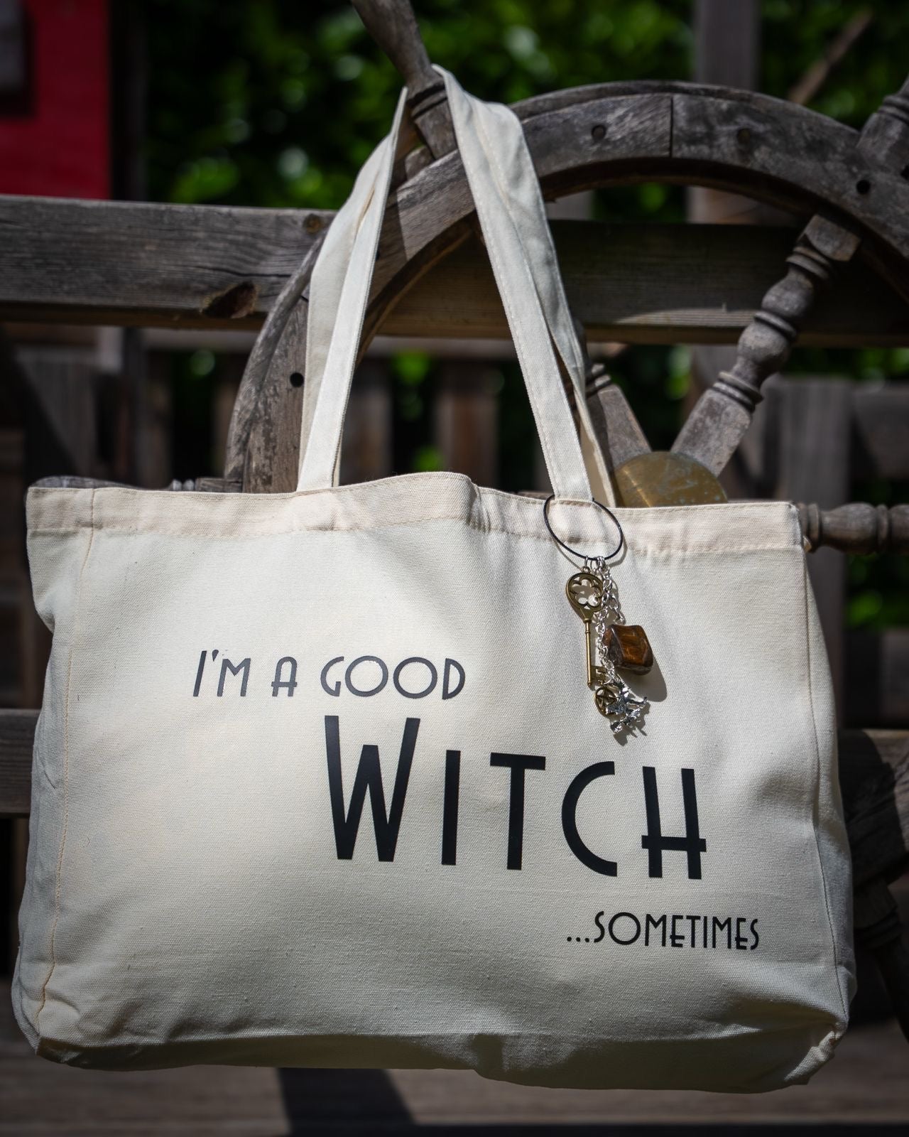 I’m a Good Witch … Sometimes – Baumwolltasche mit Tigerauge, Hexe, Schlüssel & Pentagramm