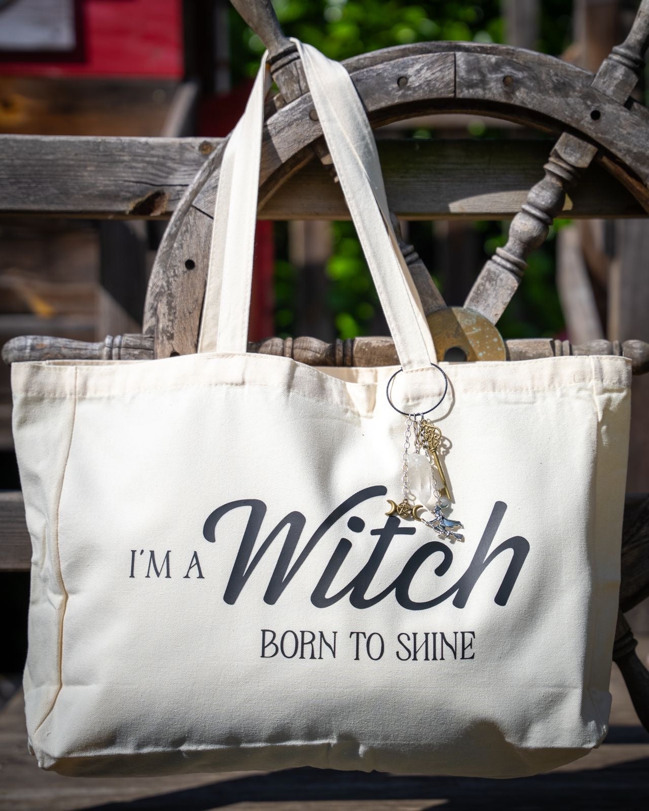 I’m a Witch Born to Shine – Baumwolltasche mit Triple‑Moon‑Talisman