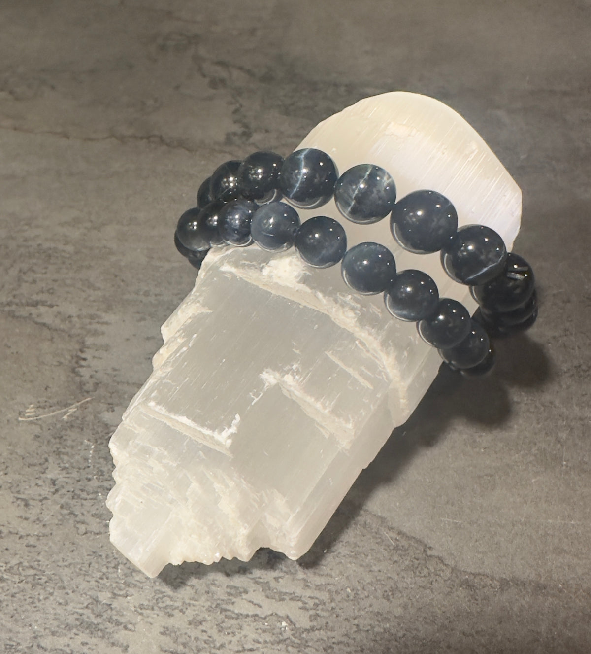 Blaues Tigerauge Armband für Ruhe Klarheit und sanfte Stärke