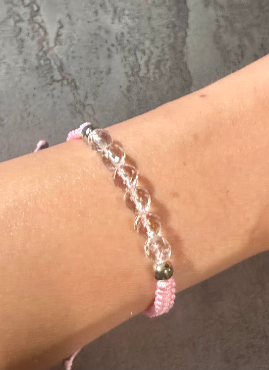 Handgeknüpftes Bergkristall Perlenarmband – Klarheit, Fokus