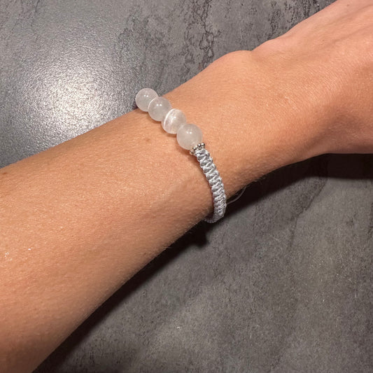 Handgeknüpftes Selenit Perlenarmband – Reinigung, Klarheit & Schutz