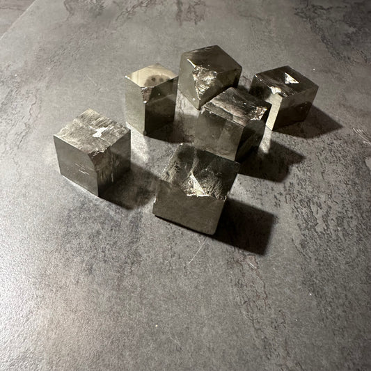 Pyrit Würfel  – Magnet für Fülle, Mut & innere Stärke
