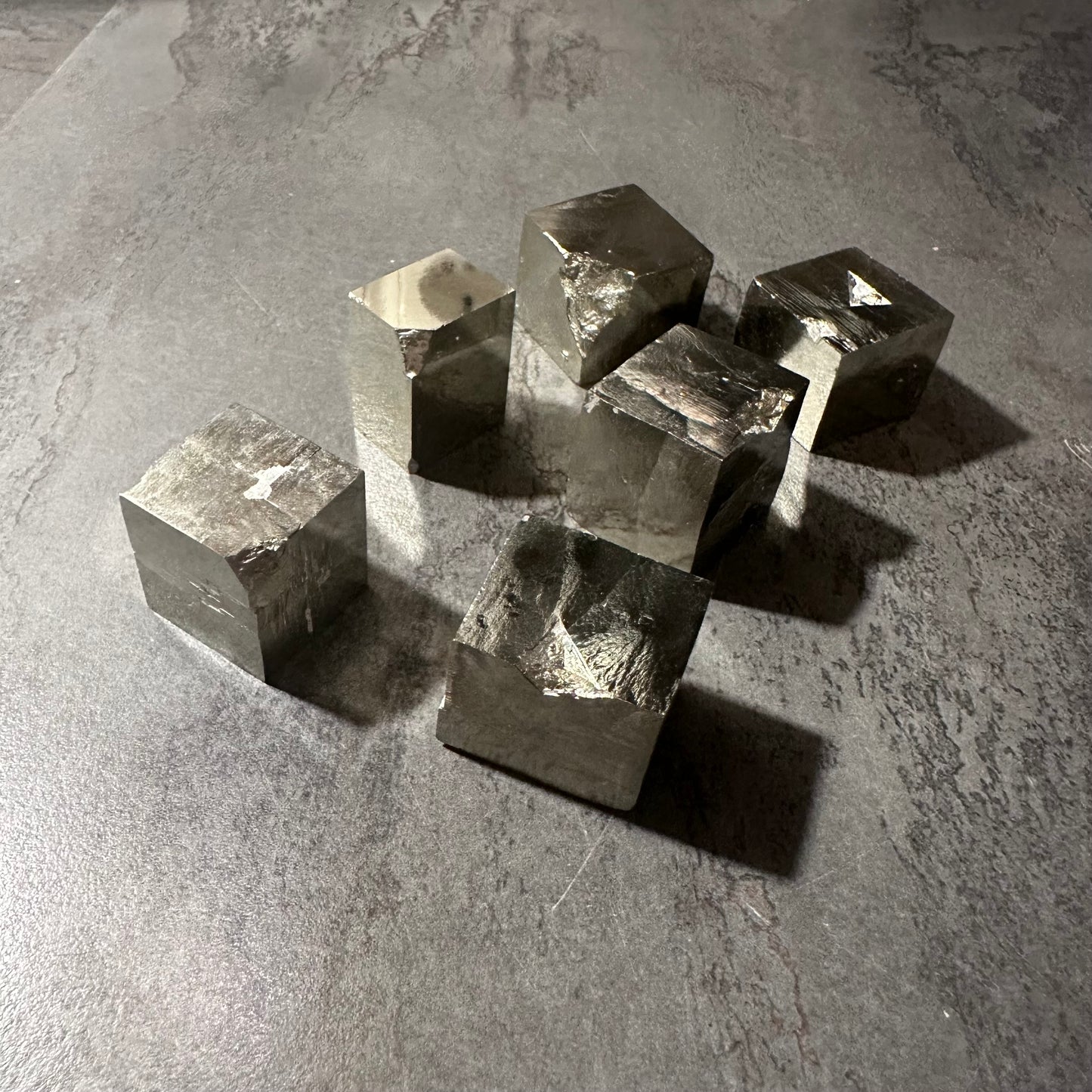 Pyrit Würfel  – Magnet für Fülle, Mut & innere Stärke