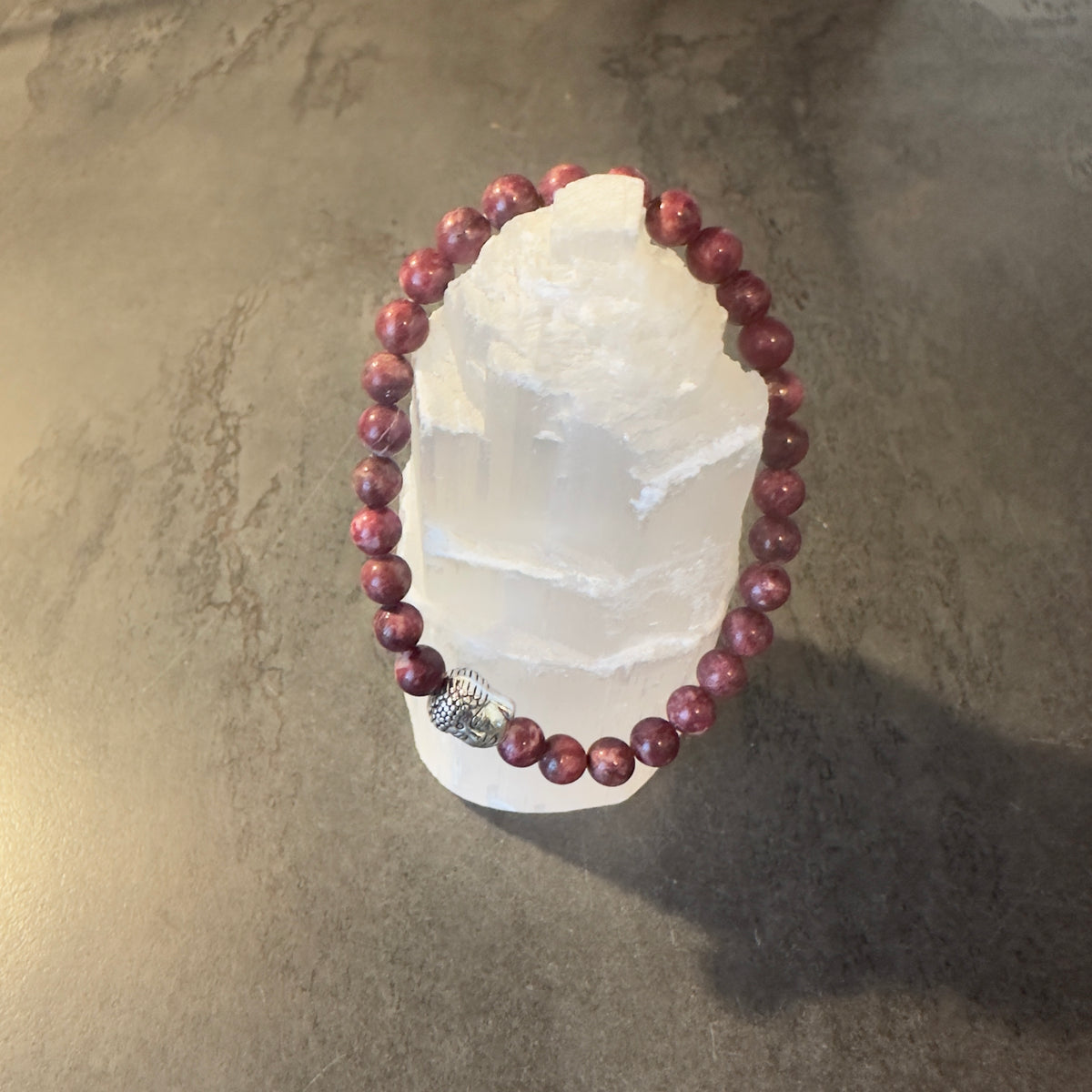 Thulit 6mm Kugelarmband mit Budda Perle – Herzheilung, Selbstliebe und Lebensfreude